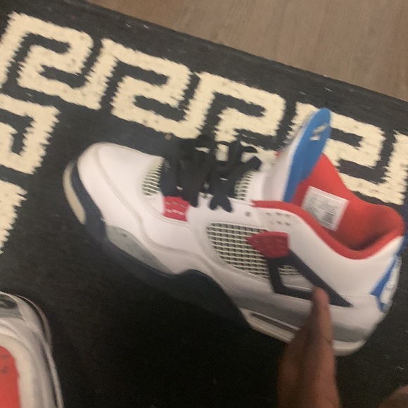 These are the Jordan 4 what thes from 2019 - Picture 4 of 5